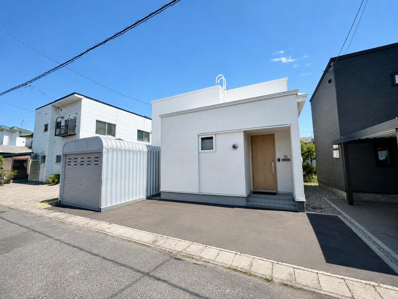 旭川市秋月3条1丁目8番2-2号